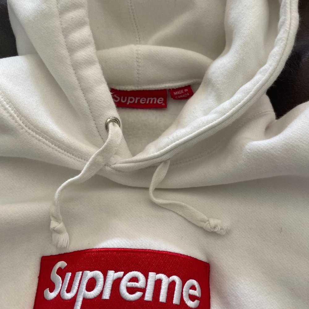 Authentic White SUPREME HOODIE LG